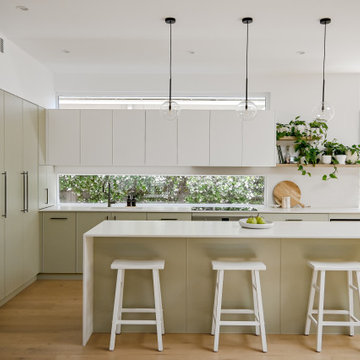 Thin two-toned Shaker Kitchen