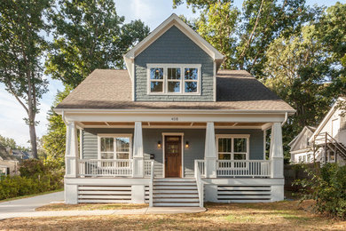 Design ideas for a mid-sized arts and crafts home design in Raleigh.