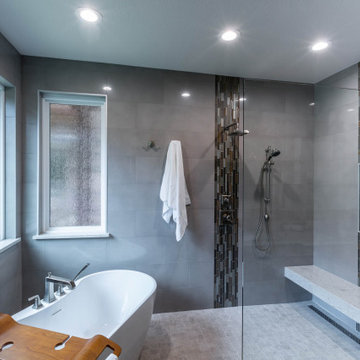 Master Bathroom with Seamless Wet Space