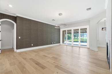Example of a minimalist home design design in Tampa
