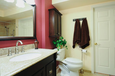 Bathroom - traditional bathroom idea in Las Vegas