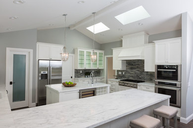 Example of a mid-sized minimalist kitchen design in Los Angeles