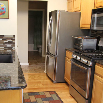 Cambria Laneshaw Countertop, Crystal Shores Mosaic Tile Backsplash ~ Brunswick
