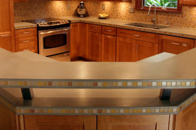 This is an example of a mid-sized contemporary kitchen in Orange County.