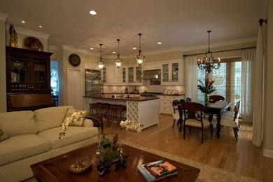 Inspiration for a transitional living room remodel in Tampa