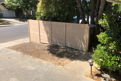 Garbage can concealment fence