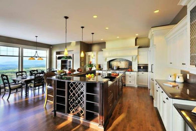Kitchen - kitchen idea in Calgary