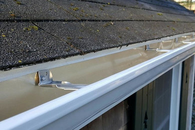 Seamless Gutters White