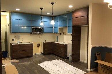 Minimalist kitchen photo in Charlotte