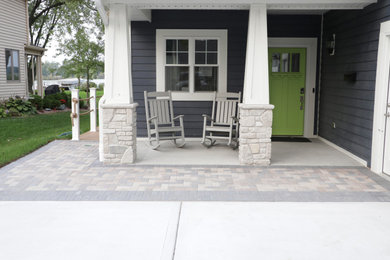 Inspiration for a contemporary porch remodel in Milwaukee