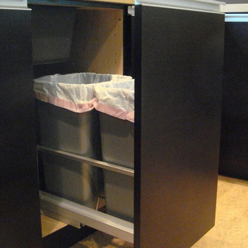 Rev-a-Shelf Trash Pull-Out