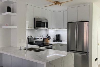 Kitchen photo in Toronto