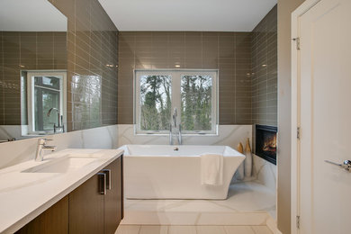Inspiration for a mid-sized contemporary bathroom in Seattle.