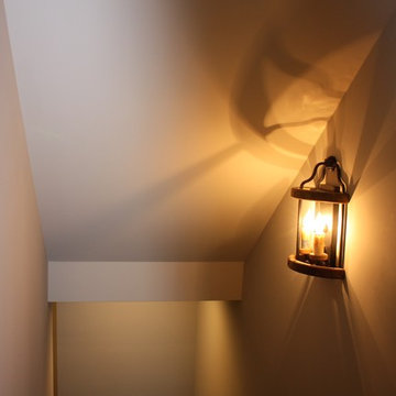 114 TNR - Staircase Light