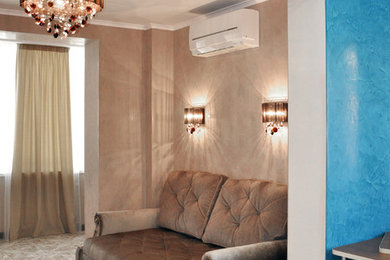 Идея дизайна: изолированная гостиная комната среднего размера в стиле неоклассика (современная классика) с бежевыми стенами и паркетным полом среднего тона без камина, телевизора