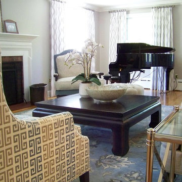 Tradtional Living Room -- Mary de la Parra