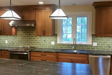 Kitchen - traditional kitchen idea in Boston
