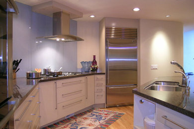 Inspiration for a contemporary kitchen remodel in Seattle