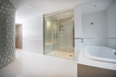 Photo of a modern bathroom in Kent.