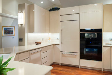 Trendy kitchen photo in Calgary