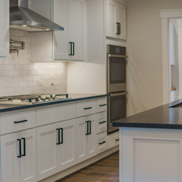 Traditional kitchen renovation cabinet layout