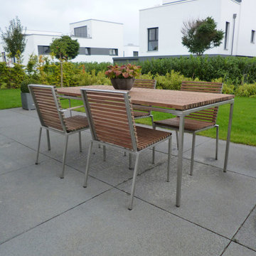 Minimalistischer Privatgarten