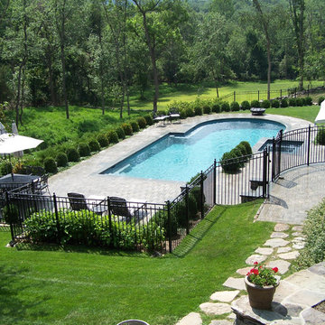 Custom Pools & Spas