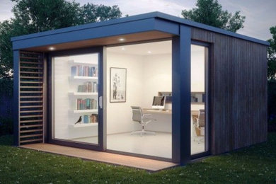 Inspiration for a modern home design remodel in Toronto