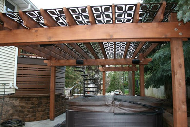 Inspiration for a contemporary patio in Chicago.
