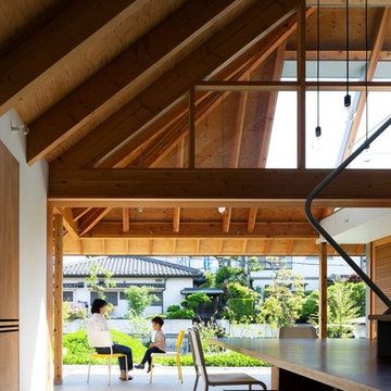ナガレノイエ　―大きな屋根とテーブルの家