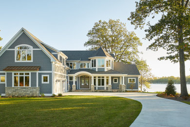 Mid-sized coastal gray two-story shingle exterior home idea in Grand Rapids with a shingle roof and a gray roof
