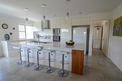This is an example of a modern kitchen in Townsville.
