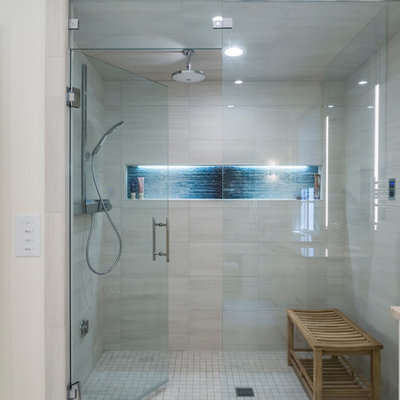 Transitional home design photo in Raleigh