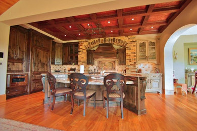 Kitchen - traditional kitchen idea in DC Metro