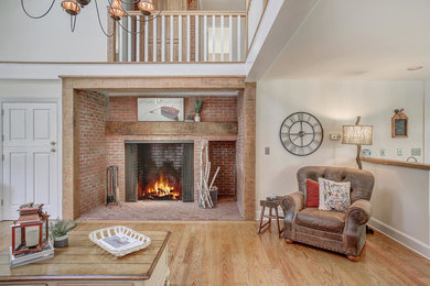 Transitional family room photo in Newark