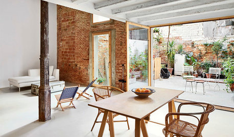 8 patios que renuevan el corazón de la casa mediterránea