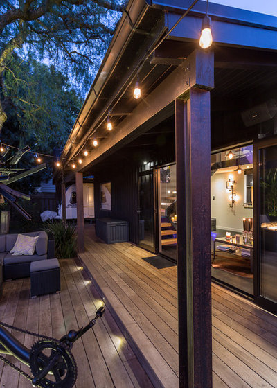 Industrial Patio by Broswick Builders Ltd