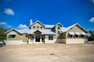 Inspiration for a farmhouse home design remodel in Austin