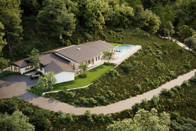 Idee per la villa grande bianca contemporanea a un piano con tetto a capanna, copertura a scandole, tetto grigio, rivestimento in legno e pannelli sovrapposti