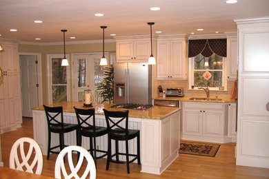 Example of a transitional kitchen design in Atlanta