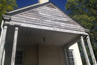 Minimalist porch photo in Other