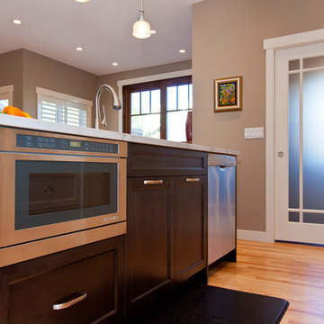 Contemporary Kitchen & Main Floor Renovation