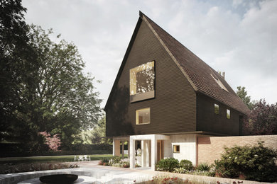 Diseño de fachada de casa negra y marrón tradicional de tamaño medio de tres plantas con revestimiento de madera, tejado a dos aguas, tejado de teja de barro y tablilla