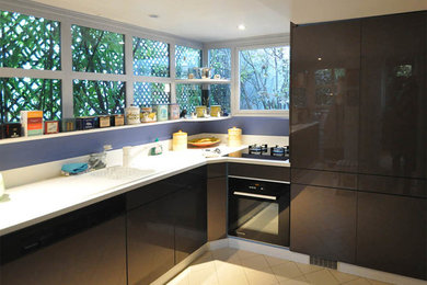 Photo of a large contemporary l-shaped separate kitchen in Paris.