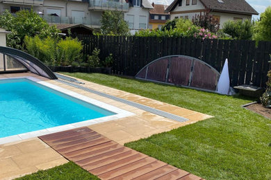 Geräumiger Moderner Pool neben dem Haus in individueller Form in Sonstige