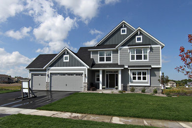 Gray exterior home photo in Minneapolis