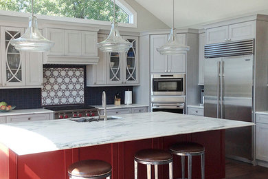 Traditional White Kitchen Cabinets