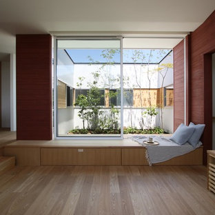 他の地域の中サイズのモダンスタイルのおしゃれな中庭のテラス (日よけなし) の写真