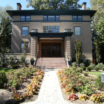 East Walnut Hills Residence
