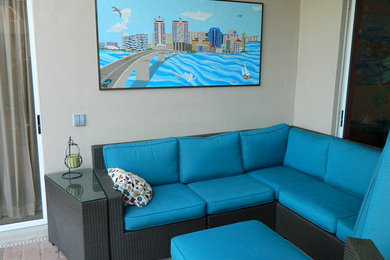 Inspiration for a contemporary patio remodel in Tampa
